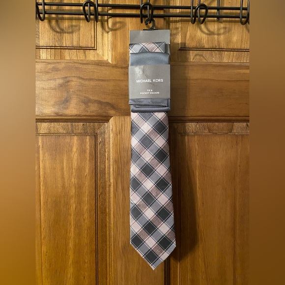 NWT Michael Kors Tie & Pocket Square - Picture 1 of 5